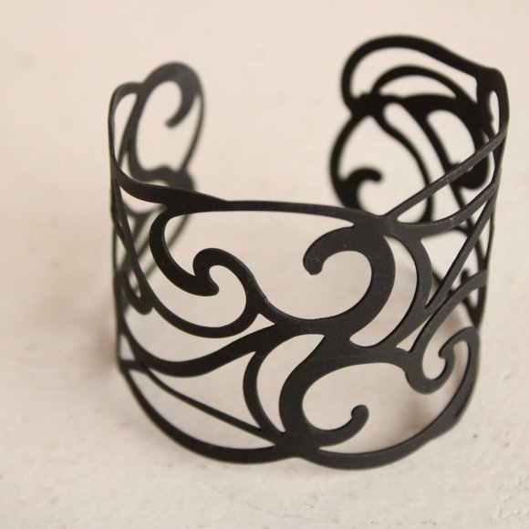 Lot of Goth Jewelry, Bracelets, Skeleton ring, Spider hair Pins,  Septum Rings - Picture 6 of 7